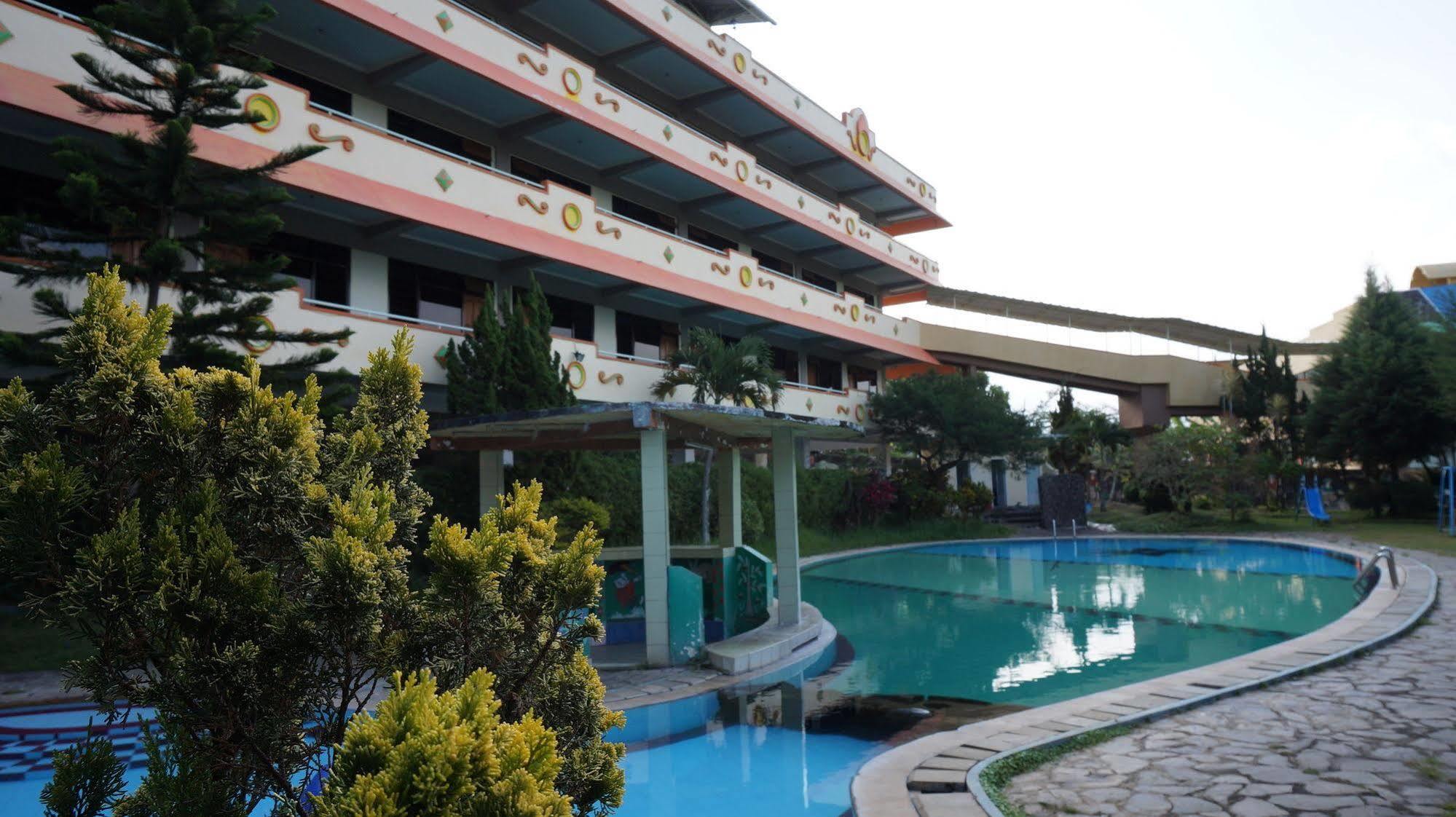 Hotel Surya Indah Batu Malang Eksteriør billede