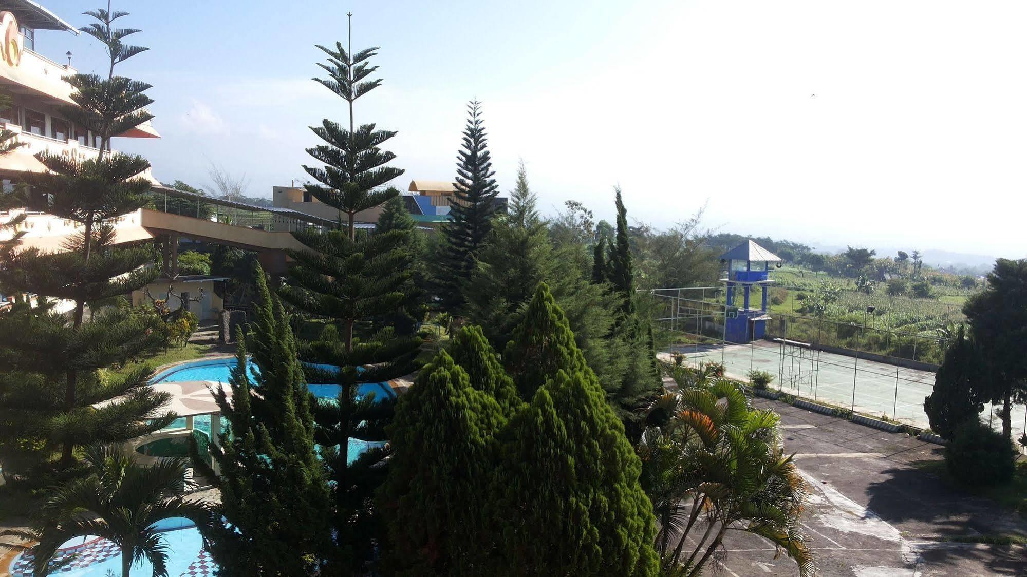 Hotel Surya Indah Batu Malang Eksteriør billede