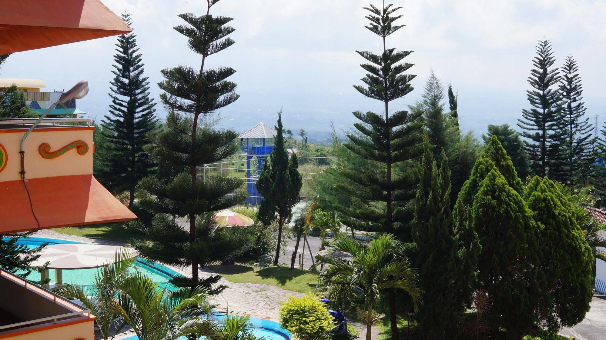 Hotel Surya Indah Batu Malang Eksteriør billede