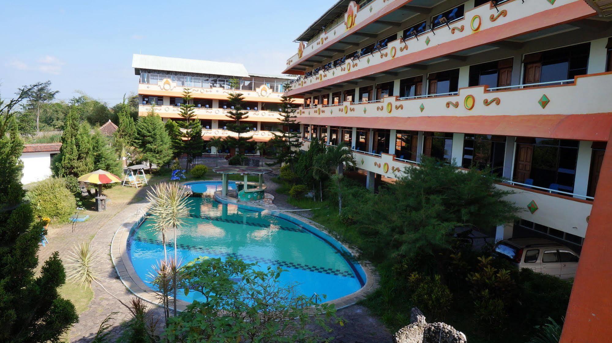 Hotel Surya Indah Batu Malang Eksteriør billede