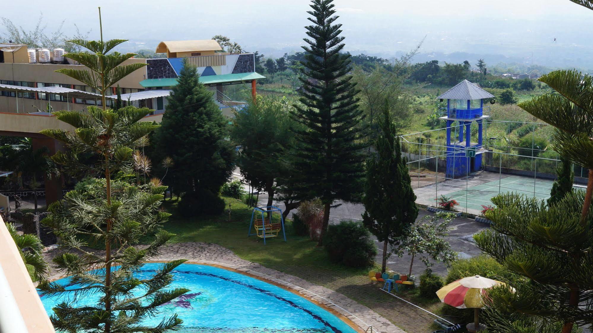 Hotel Surya Indah Batu Malang Eksteriør billede