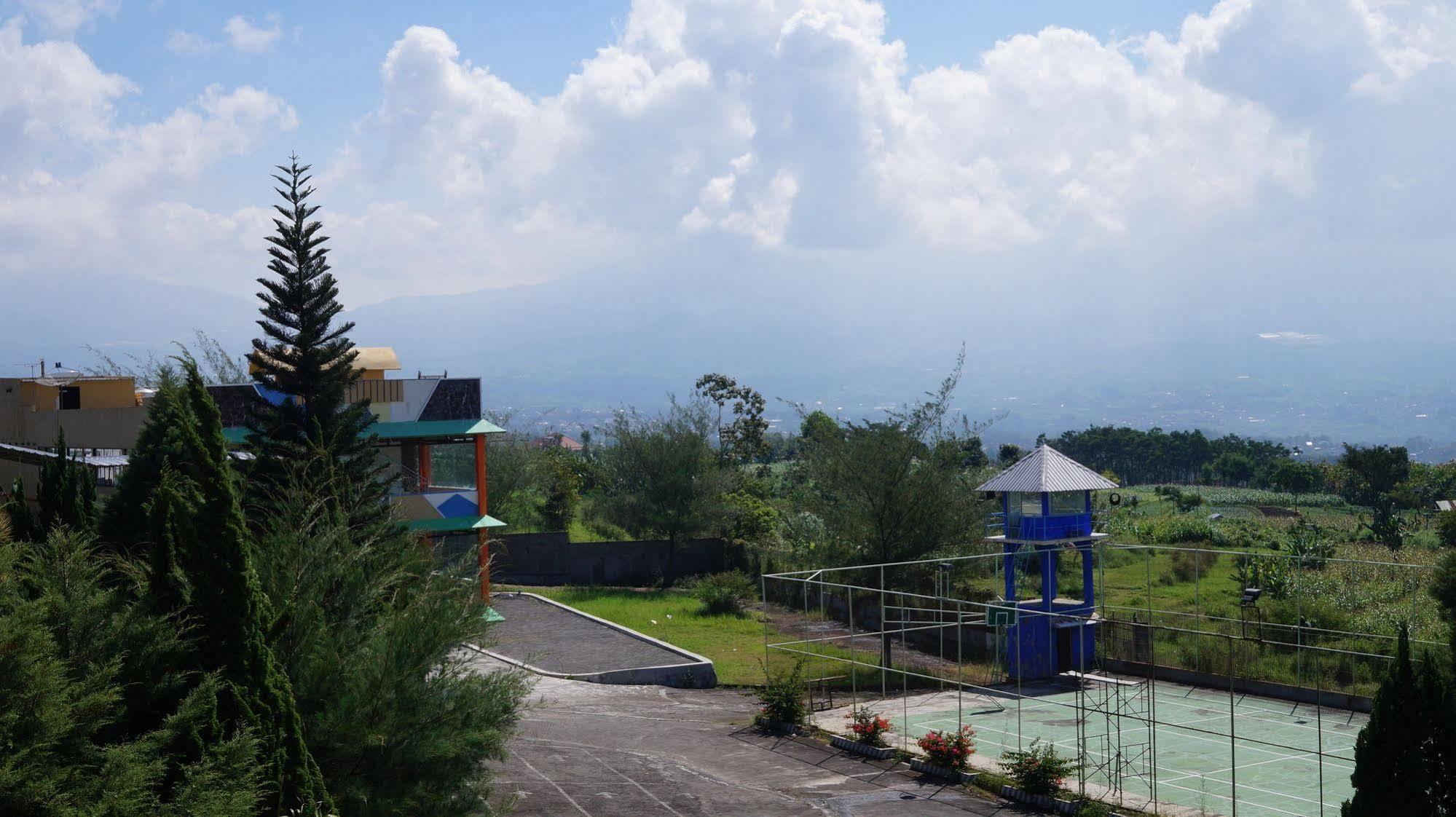Hotel Surya Indah Batu Malang Eksteriør billede