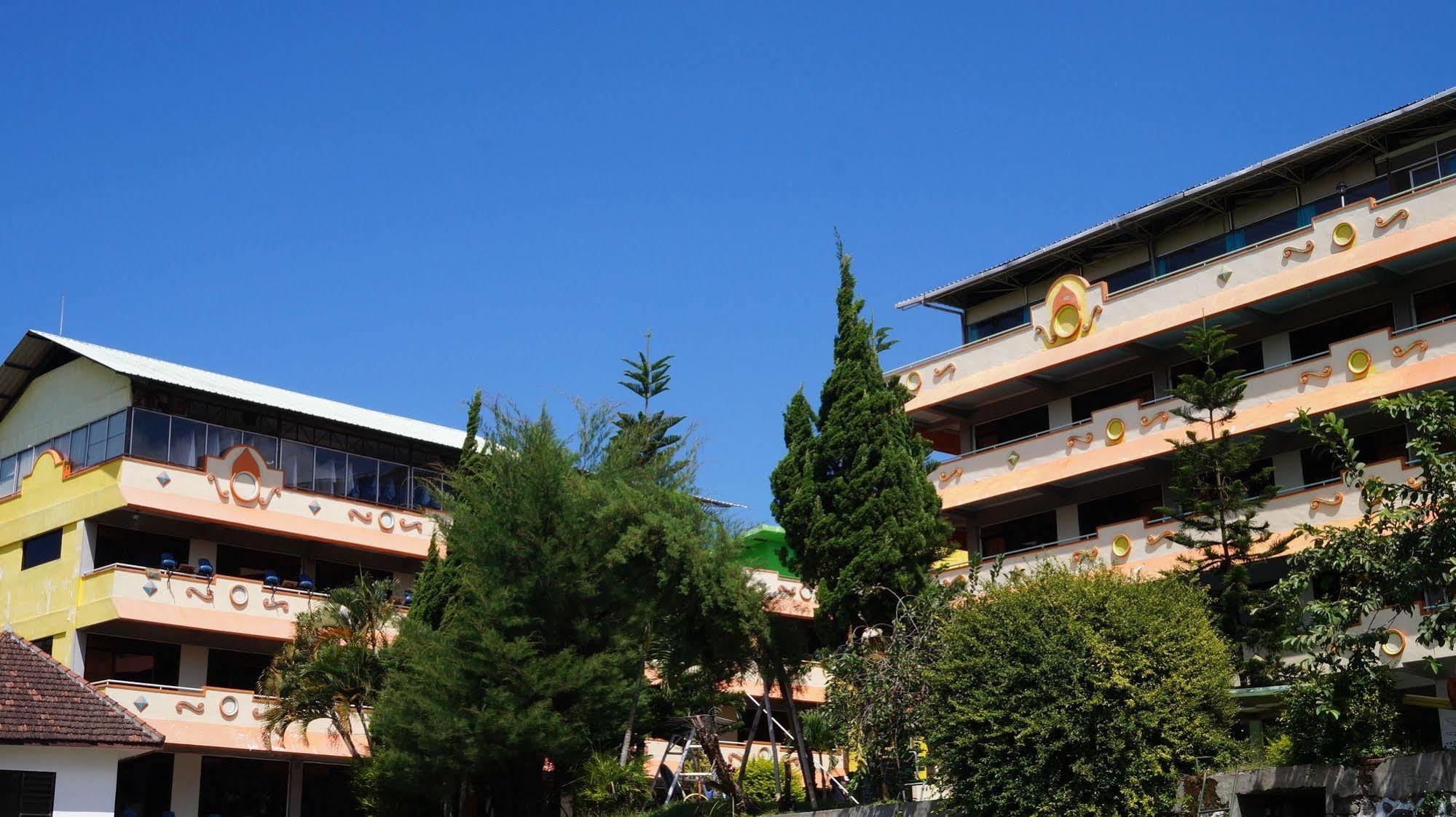 Hotel Surya Indah Batu Malang Eksteriør billede